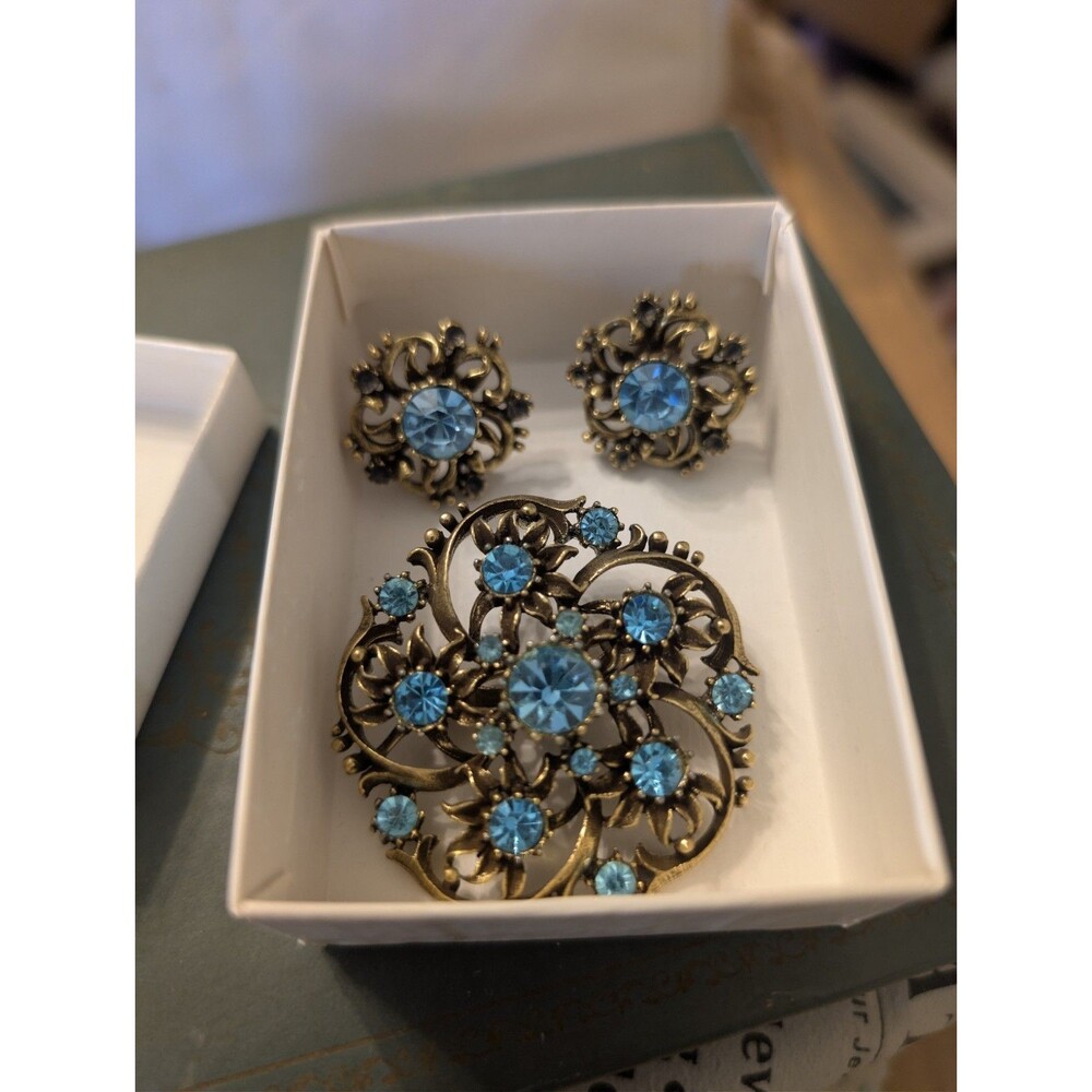 Vintage Coro Signed Blue Rhinestone Floral Brooch Pin (Bonus Matching Earrings)